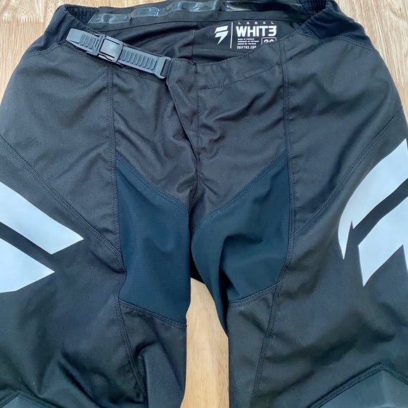 Brand new Shift MX boys riding pants size 30 - Picture 3 of 4
